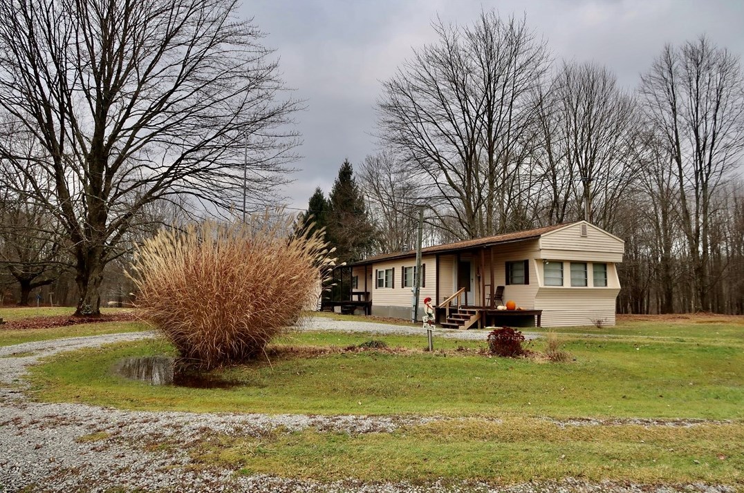 72 Snyder Rd, Greenville PA  16125-9613 exterior
