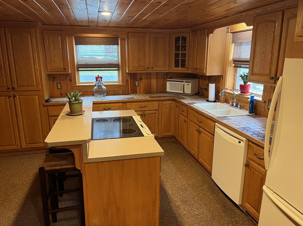 1128 Swede Hill Rd, Greensburg PA  15601-4979 exterior
