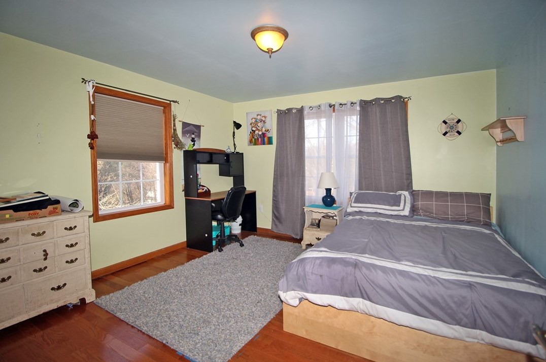2560 Oldfield Ave, Bethel Park PA  15102-2727 exterior