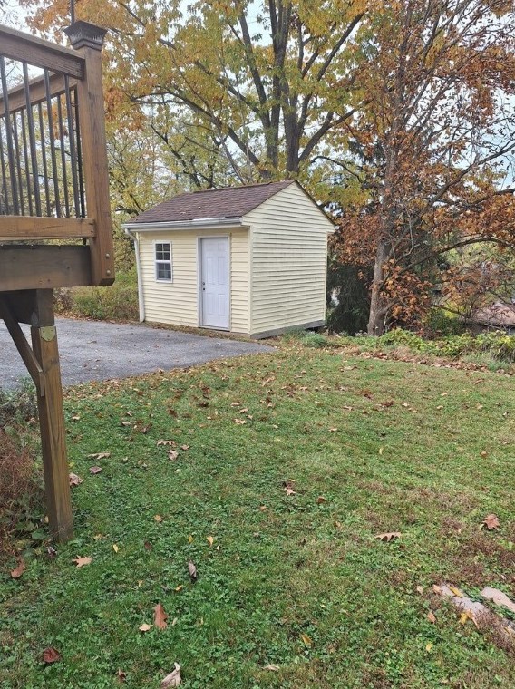 2560 Oldfield Ave, Bethel Park PA  15102-2727 exterior