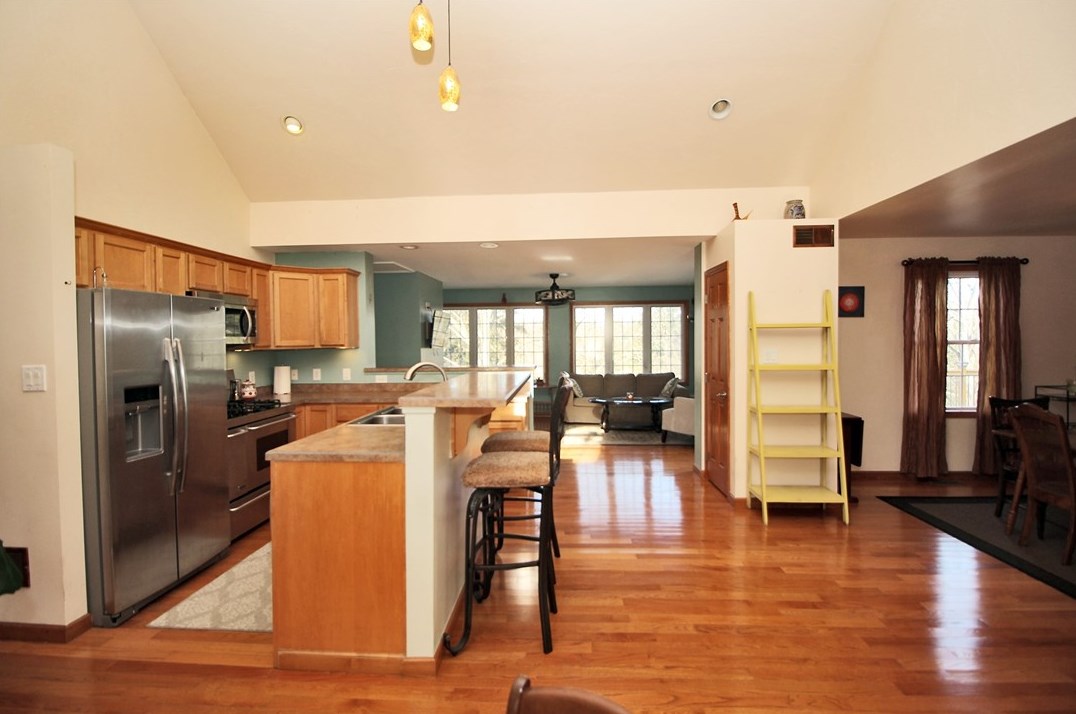 2560 Oldfield Ave, Bethel Park PA  15102-2727 exterior