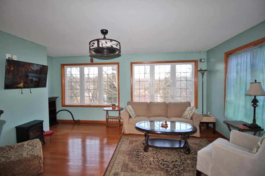 2560 Oldfield Ave, Bethel Park PA  15102-2727 exterior
