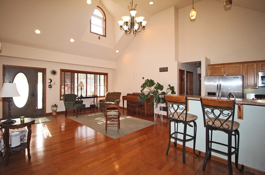 2560 Oldfield Ave, Bethel Park PA  15102-2727 exterior