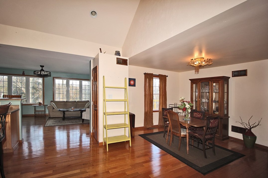 2560 Oldfield Ave, Bethel Park PA  15102-2727 exterior