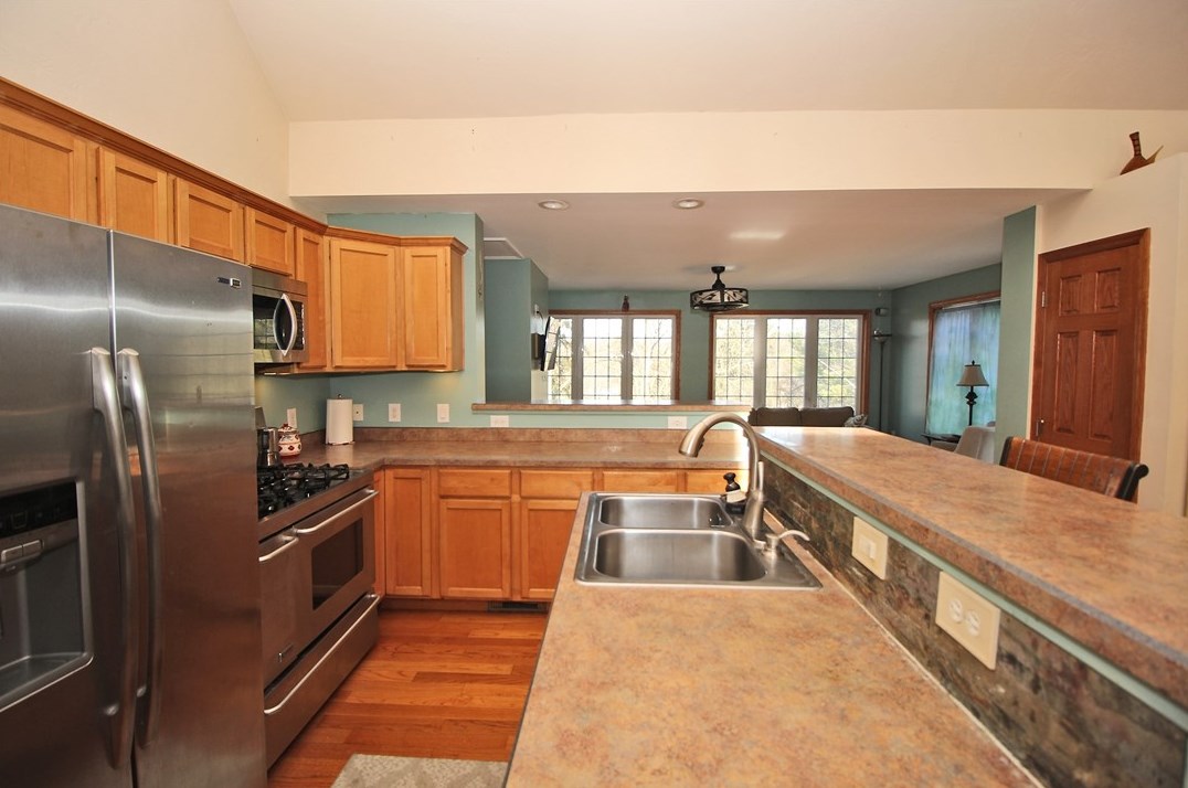 2560 Oldfield Ave, Bethel Park PA  15102-2727 exterior