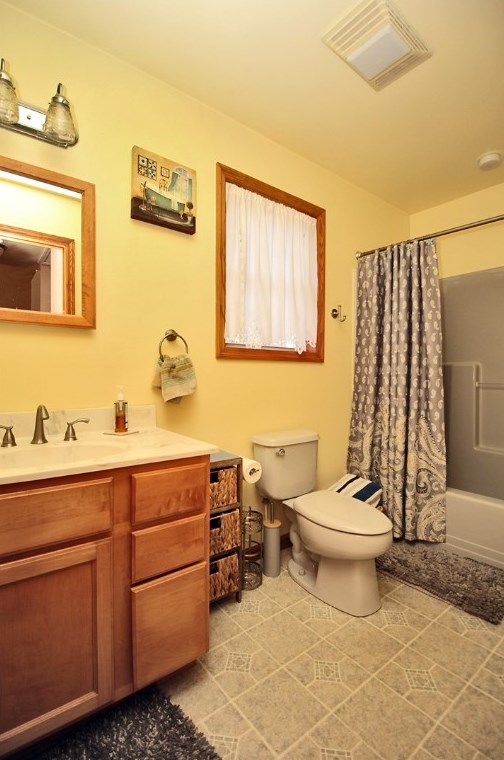 2560 Oldfield Ave, Bethel Park PA  15102-2727 exterior