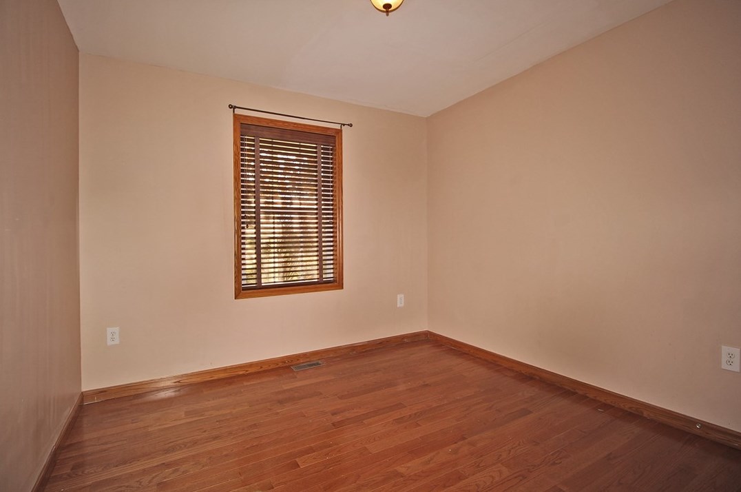 2560 Oldfield Ave, Bethel Park PA  15102-2727 exterior