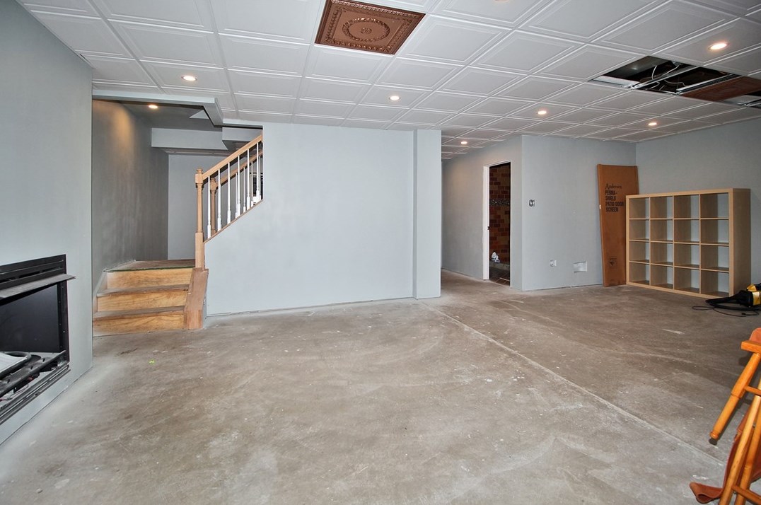2560 Oldfield Ave, Bethel Park PA  15102-2727 exterior