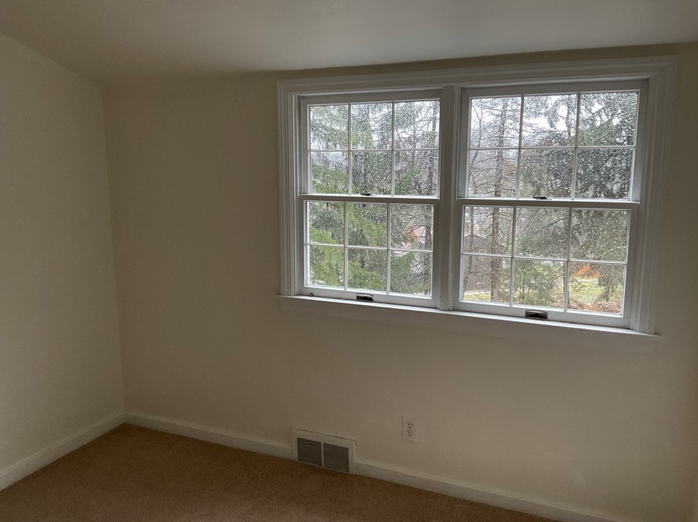 2587 Lightwood Ave, Bethel Park PA  15102-2071 exterior