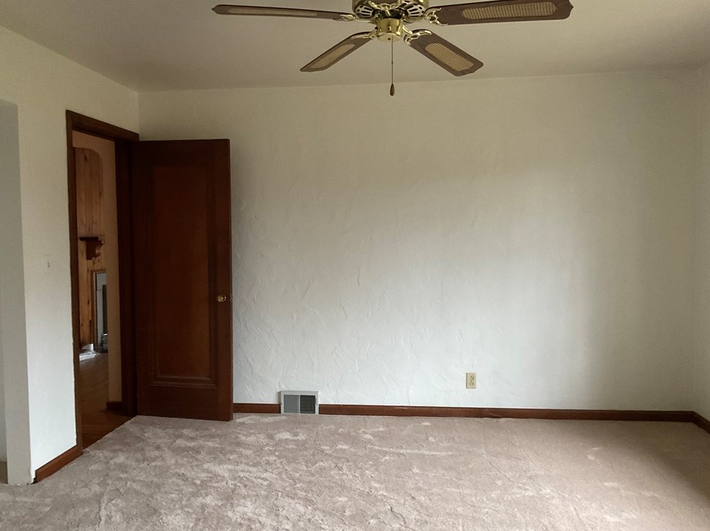 2587 Lightwood Ave, Bethel Park PA  15102-2071 exterior