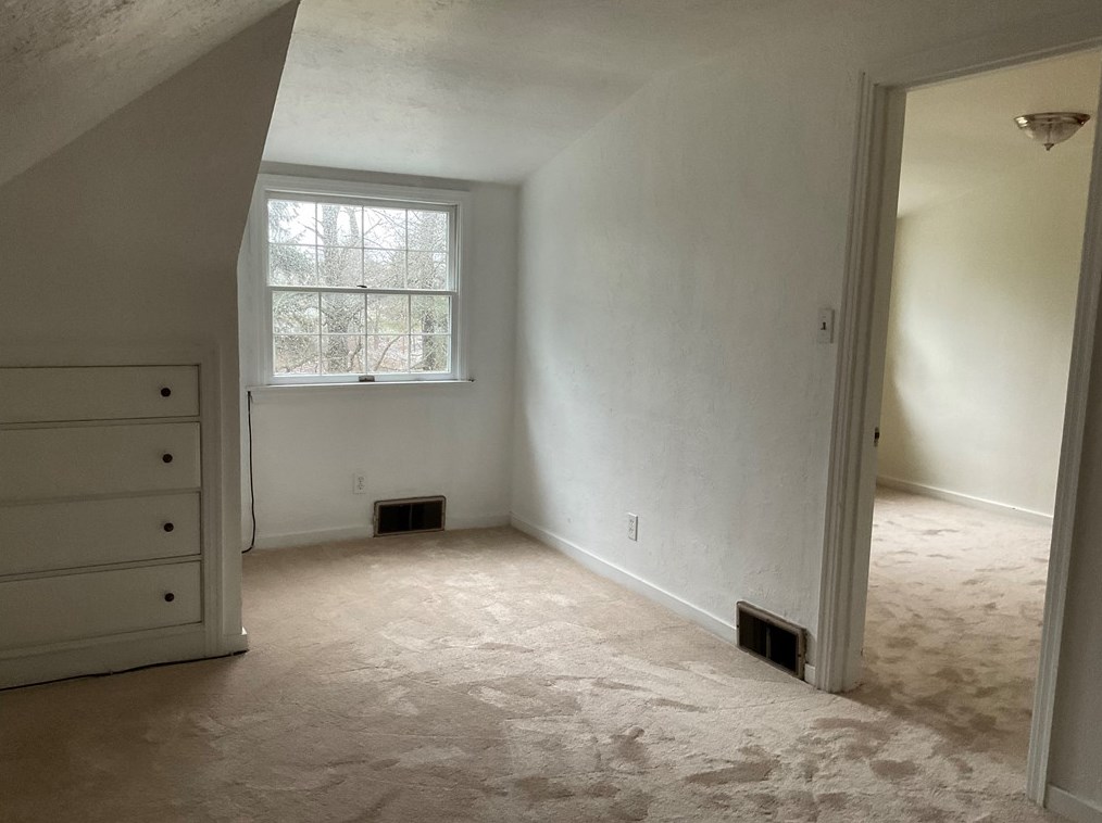 2587 Lightwood Ave, Bethel Park PA  15102-2071 exterior