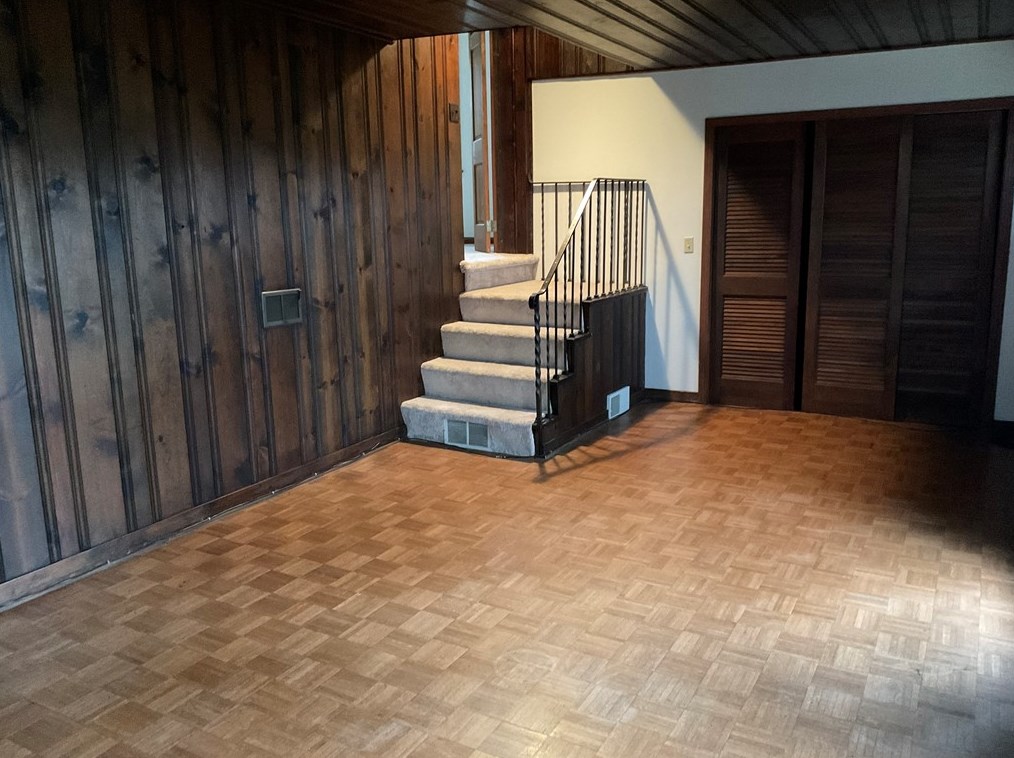2587 Lightwood Ave, Bethel Park PA  15102-2071 exterior