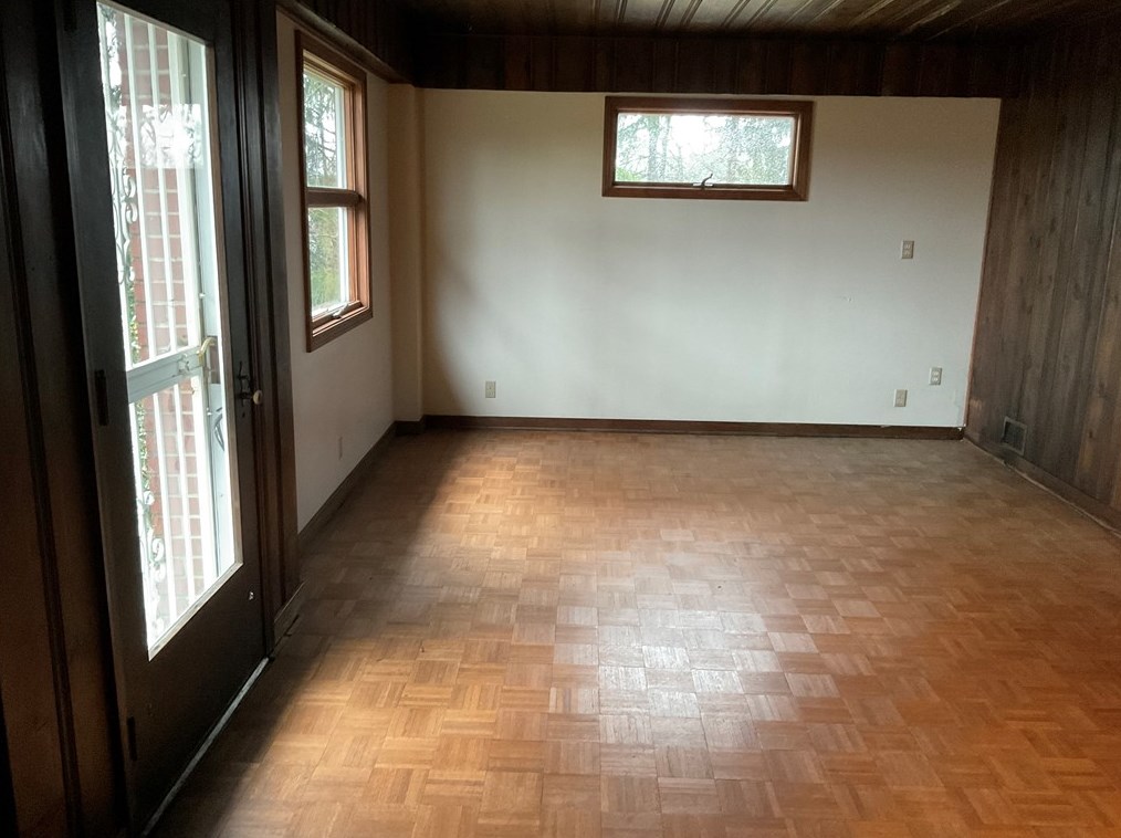2587 Lightwood Ave, Bethel Park PA  15102-2071 exterior