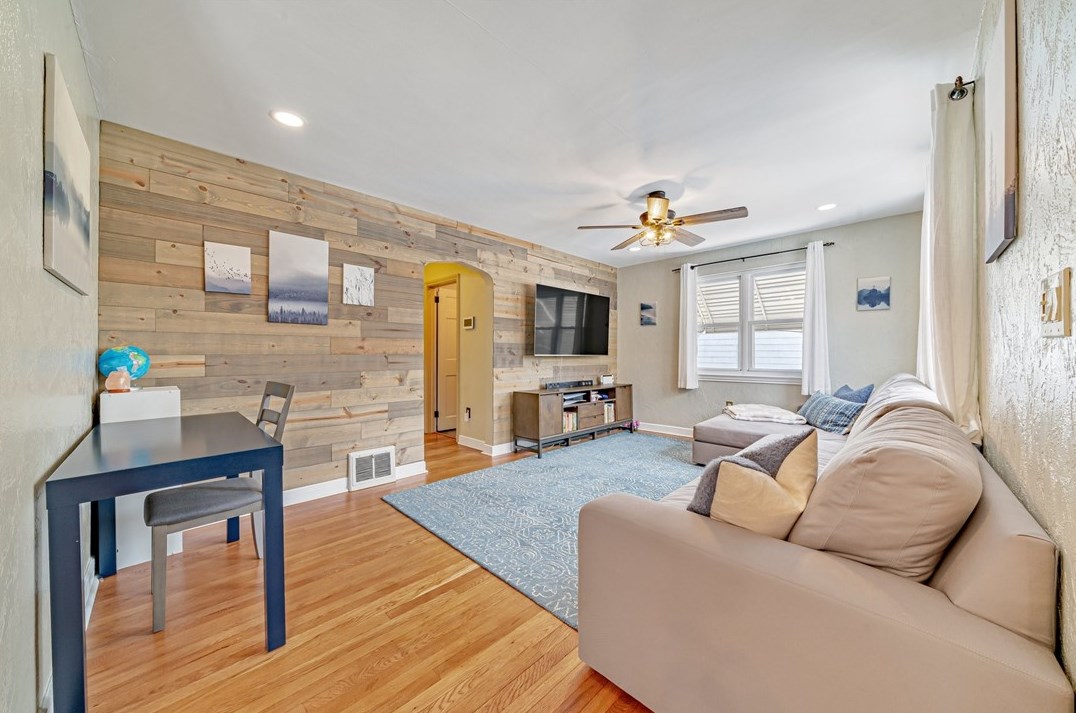 2101 Pleasant St, Bethel Park PA  15102-2133 exterior
