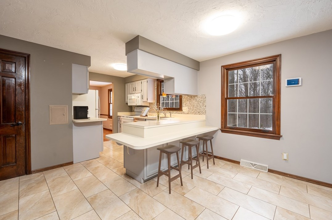 134 Locust Dr, Jeannette PA  15644-9521 exterior