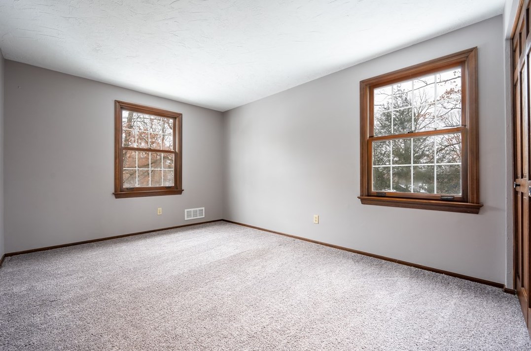 134 Locust Dr, Jeannette PA  15644-9521 exterior