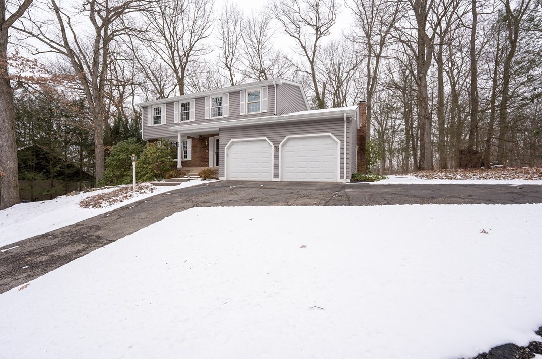 134 Locust Dr, Jeannette PA  15644-9521 exterior