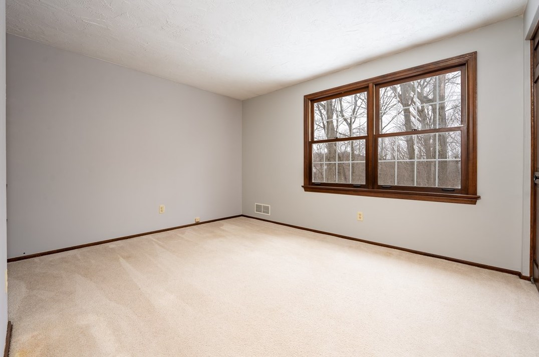 134 Locust Dr, Jeannette PA  15644-9521 exterior