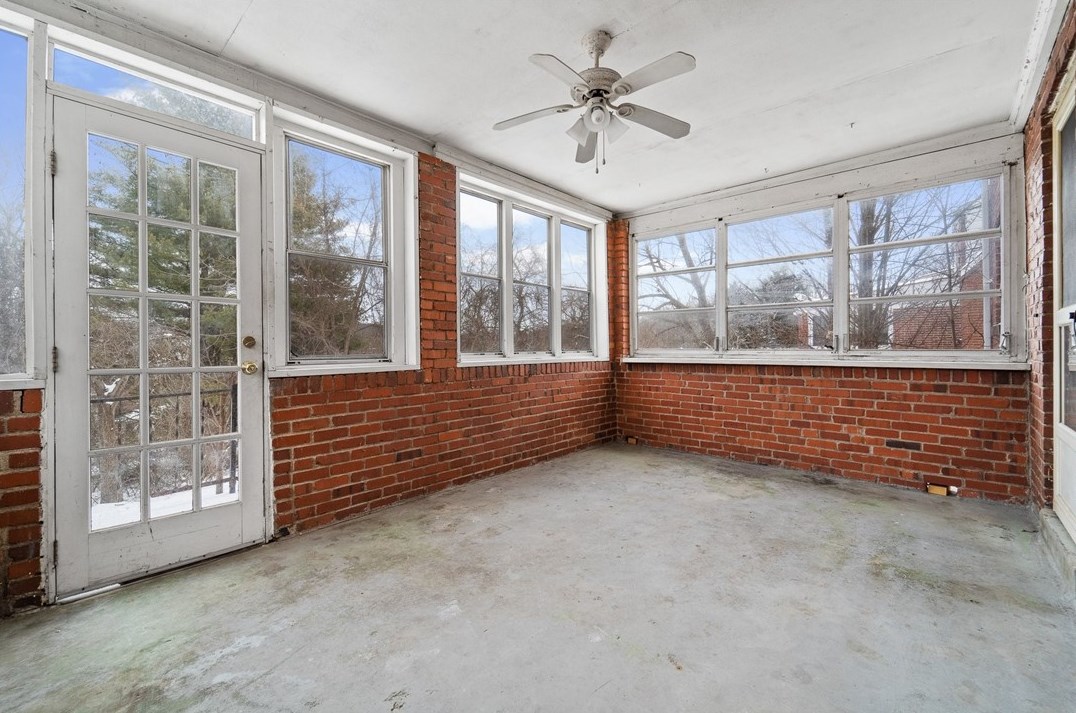 1069 Grandview Ave, Bridgeville PA  15017-2250 exterior