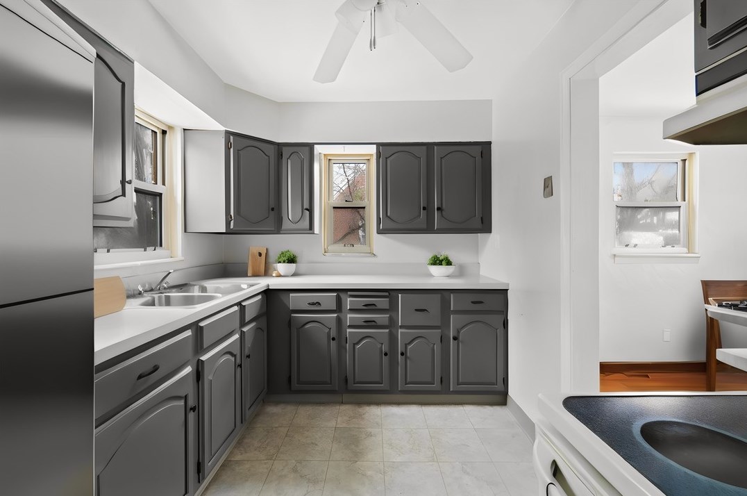 1069 Grandview Ave, Bridgeville PA  15017-2250 exterior