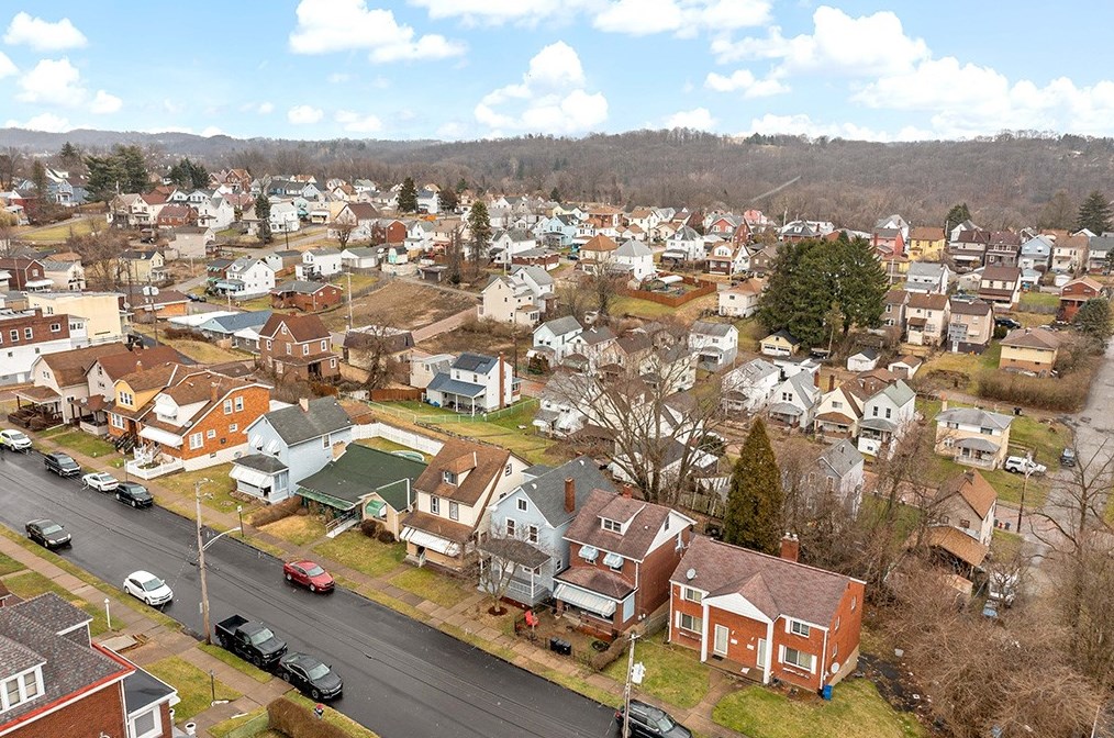 2621 Grandview Ave, Mckeesport PA  15132-7831 exterior