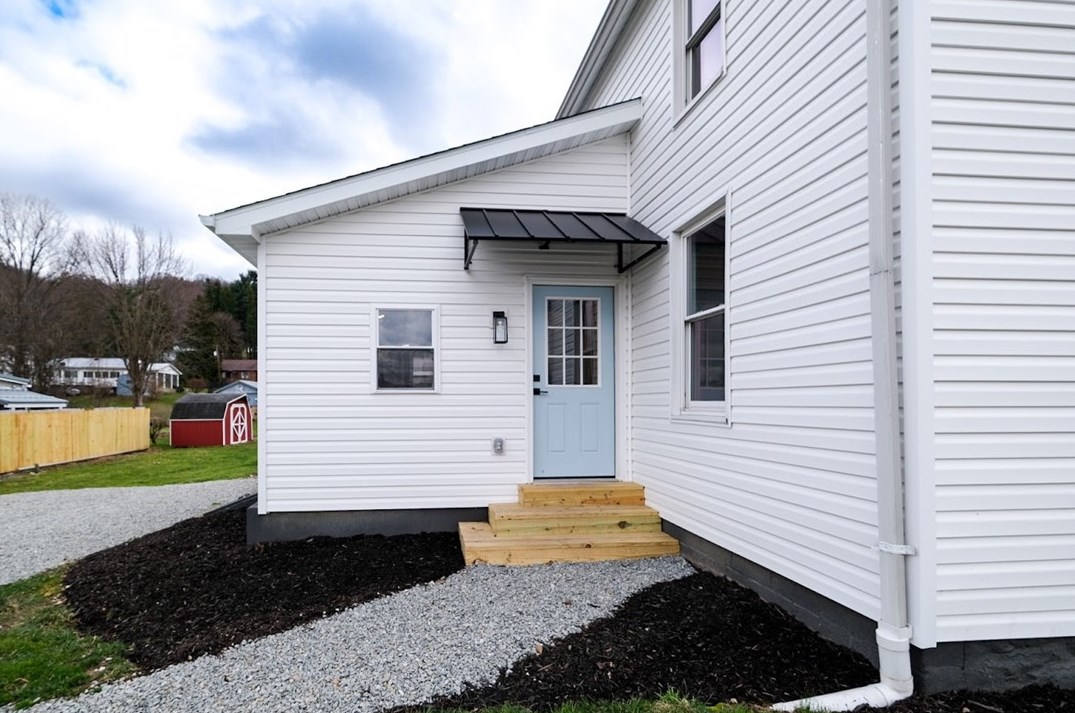 1026 Woodstock Ave, Hopwood, PA 15445