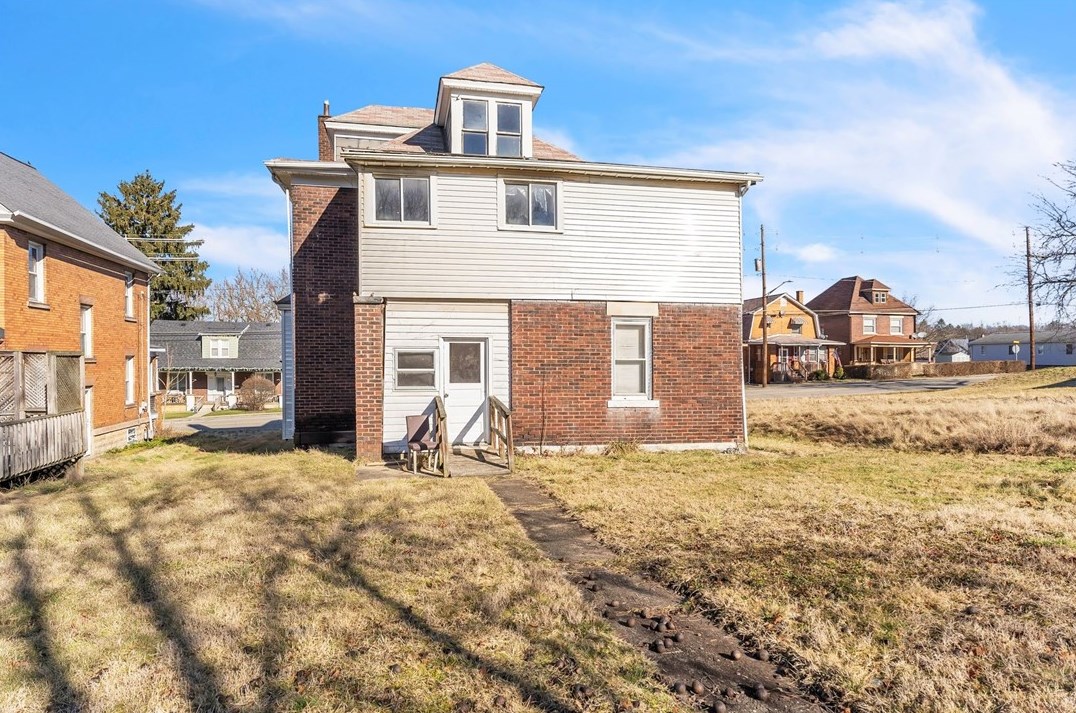 1117 Roemer Blvd, Hermitage PA  16121-1869 exterior