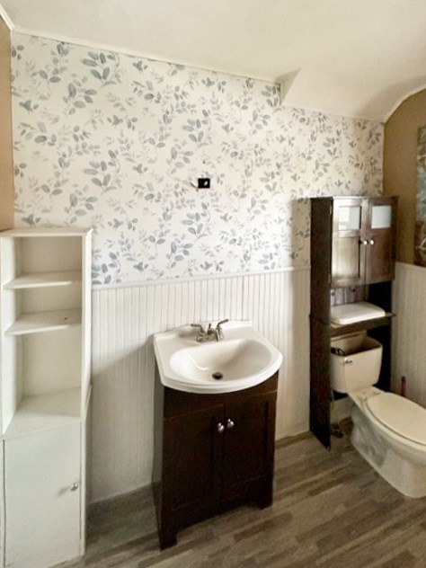 826 Elmwood St, Mckeesport PA  15133-3890 exterior