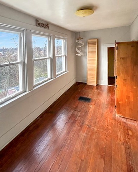 826 Elmwood St, Mckeesport PA  15133-3890 exterior