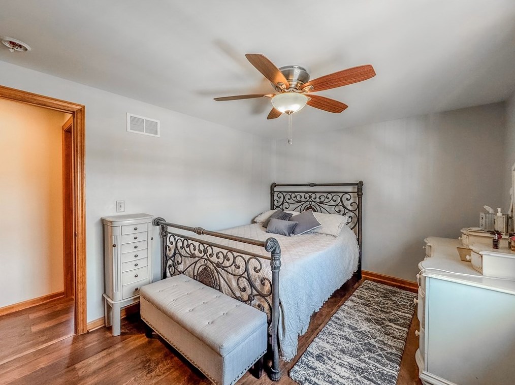 5024 Hull Dr, Bethel Park PA  15102-2326 exterior