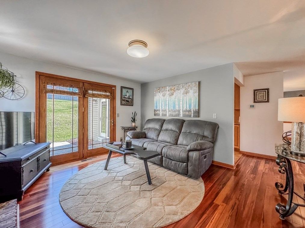 5024 Hull Dr, Bethel Park PA  15102-2326 exterior