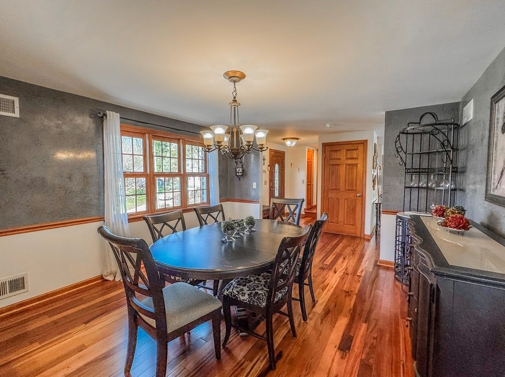 5024 Hull Dr, Bethel Park PA  15102-2326 exterior