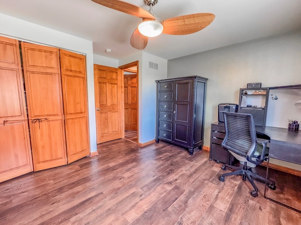 5024 Hull Dr, Bethel Park PA  15102-2326 exterior