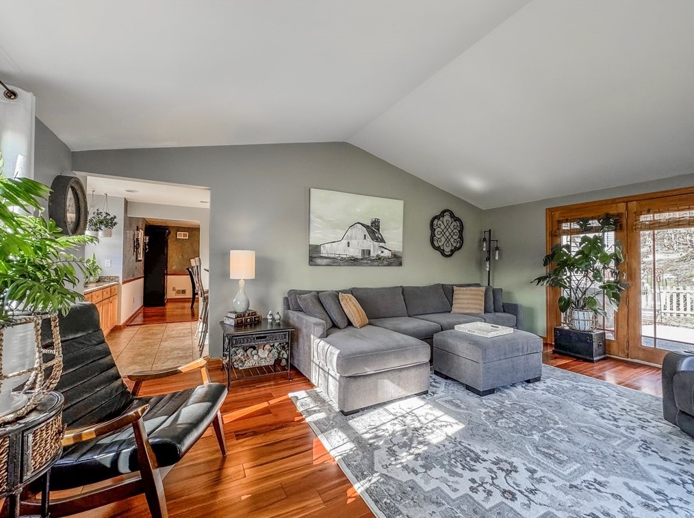 5024 Hull Dr, Bethel Park PA  15102-2326 exterior