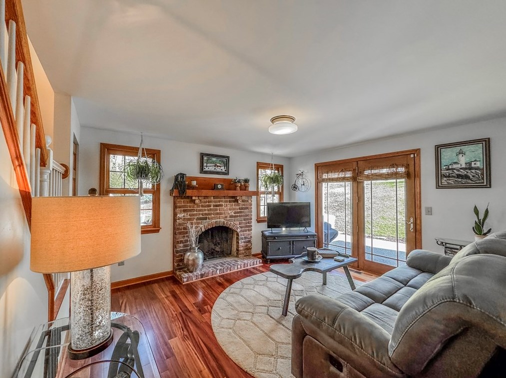 5024 Hull Dr, Bethel Park PA  15102-2326 exterior