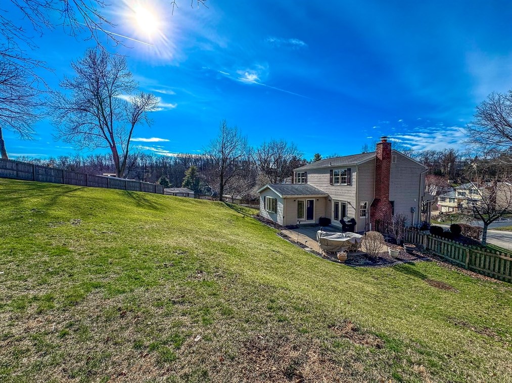 5024 Hull Dr, Bethel Park PA  15102-2326 exterior