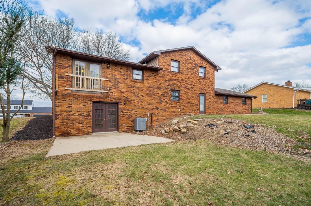 3086 Investors Rd, Washington PA  15301-9230 exterior