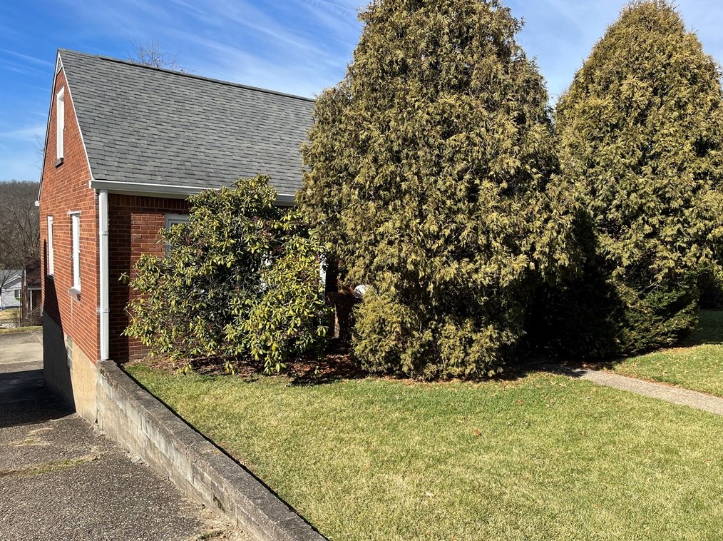 174 E Gilmore, Trafford, PA 15085