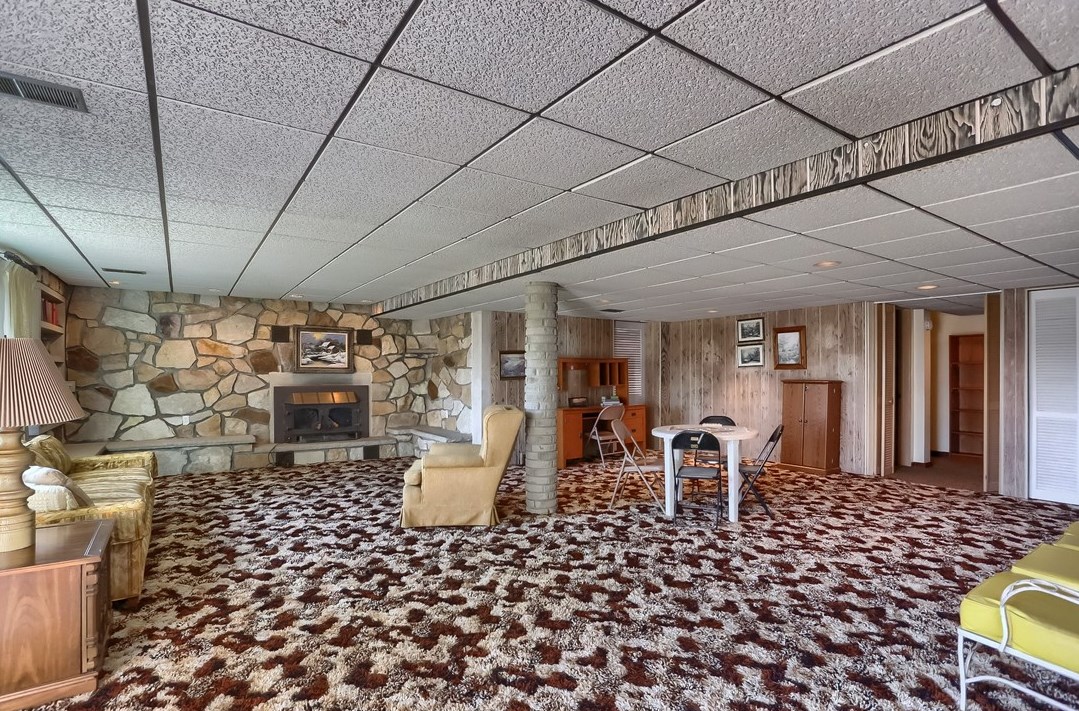 110 Hemlock Ln, Monroeville PA  15146-2313 exterior