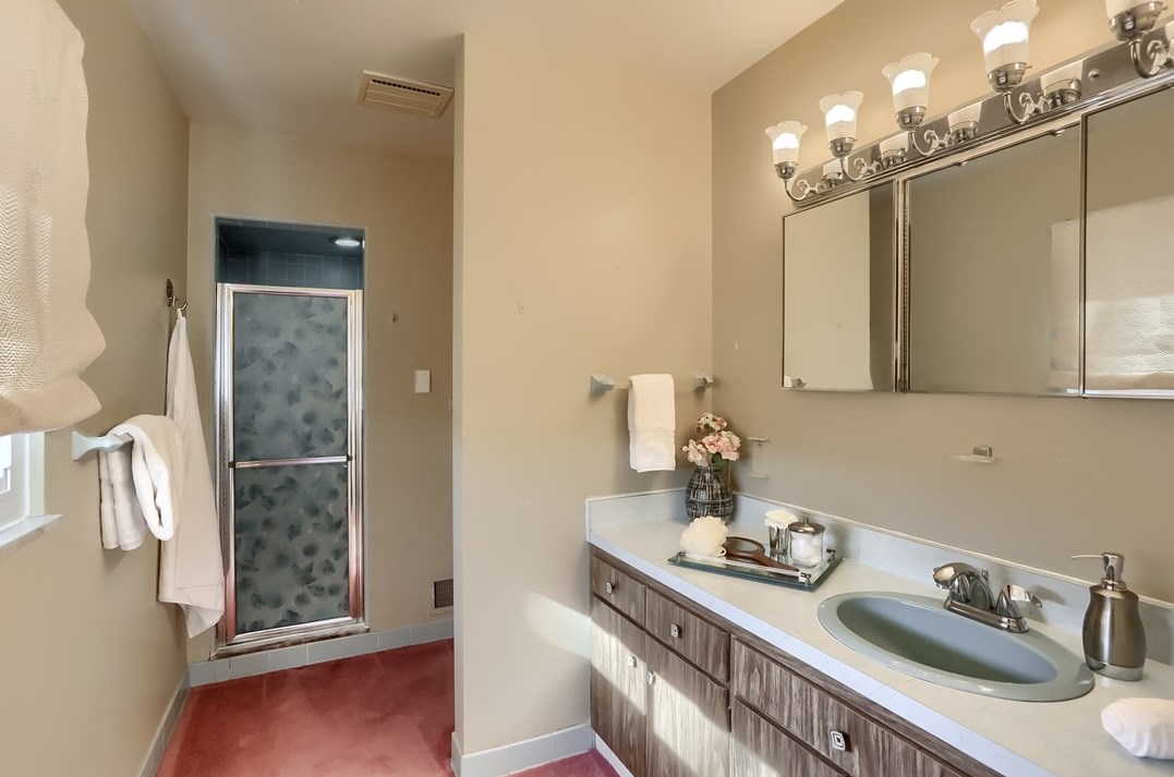 110 Hemlock Ln, Monroeville PA  15146-2313 exterior