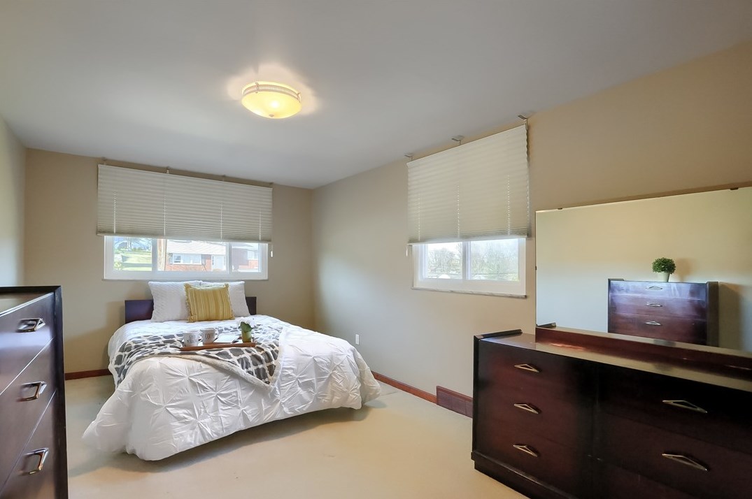 110 Hemlock Ln, Monroeville PA  15146-2313 exterior