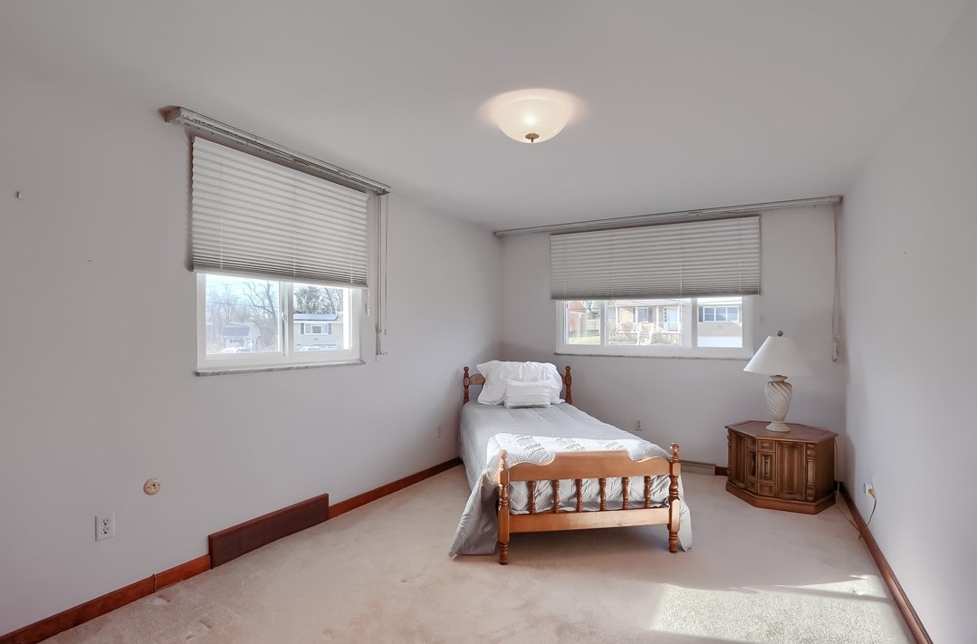110 Hemlock Ln, Monroeville PA  15146-2313 exterior