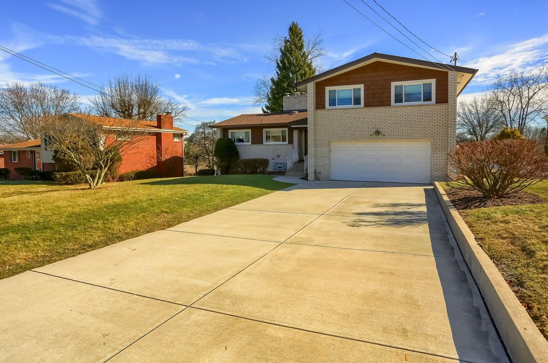 110 Hemlock Ln, Monroeville PA  15146-2313 exterior