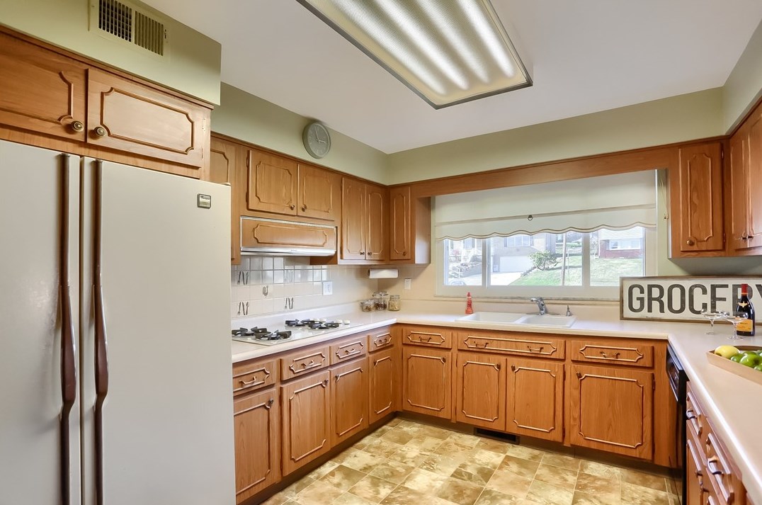 110 Hemlock Ln, Monroeville PA  15146-2313 exterior