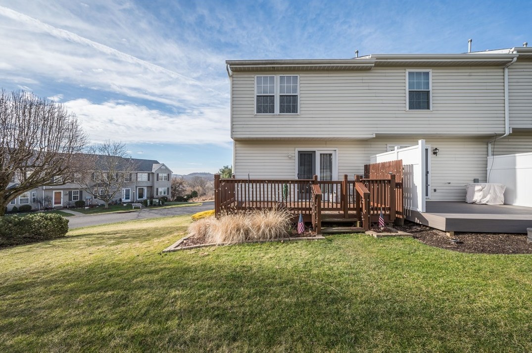 310 Winners Cir, Canonsburg PA  15317-5002 exterior