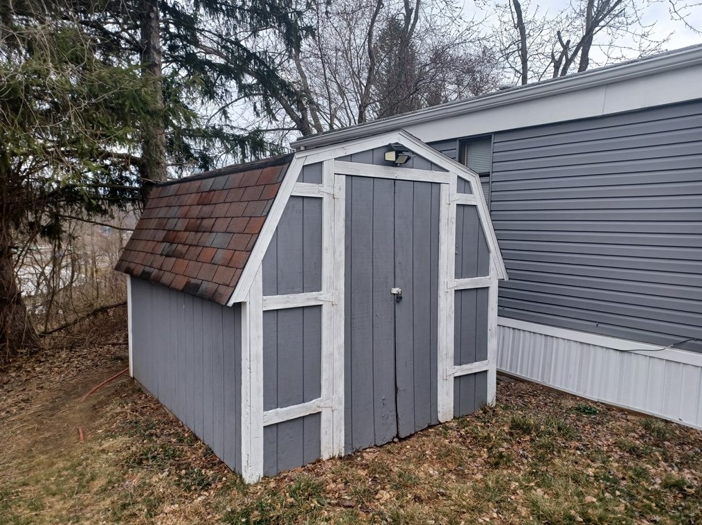 134 Castle Rd, Washington, PA 15301