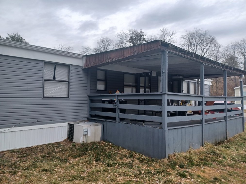 134 Castle Rd, Washington, PA 15301