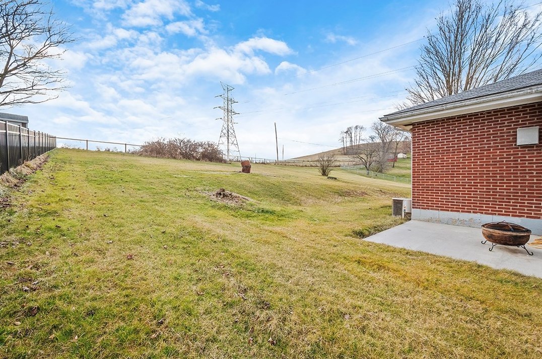 237 Lacock St, Washington PA  15301-2431 exterior