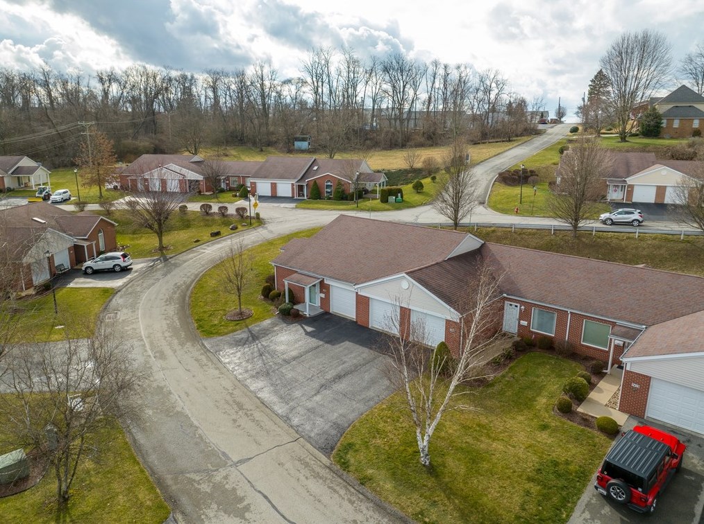 1468 Spg Crst Cir, Latrobe PA 15650-2287 exterior