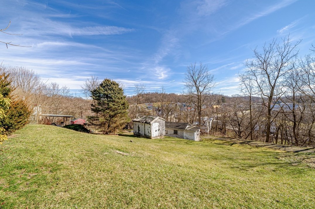 620 1st St, Adah PA  15410-1126 exterior